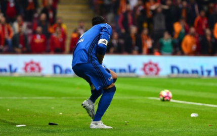 Galatasaray tribünlerinden Volkan Demirel'e tepki