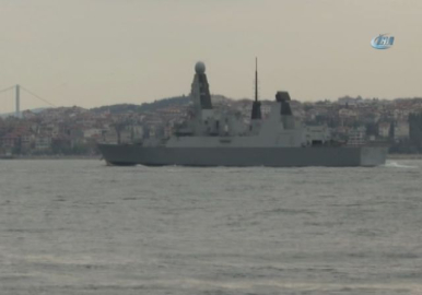 İngiliz savaş gemisi İstanbul Boğazı'ndan geçti
