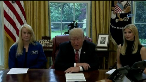 Trump uzayda en uzun süre kalan astronotu kutladı