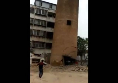 Su kulesi işçilerin üzerine çöktü