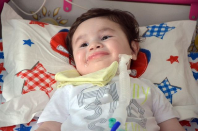 Bu gülen gözler her an kapanabilir