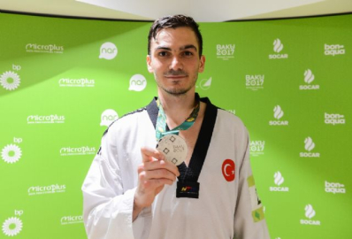 Nur Tatar ve Nafia Kuş'tan altın madalya