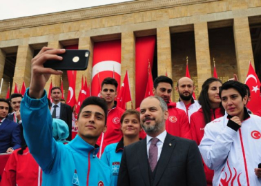 Gençler Ata'nın huzurunda