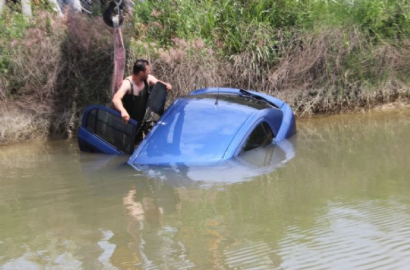 Polis memuru canını tehlikeye atarak hayat kurtardı