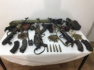 Öldürülen teröristlerden cephanelik çıktı