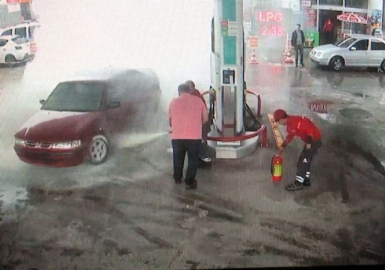 Akaryakıt istasyonunda faciadan dönüldü