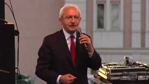 Kılıçdaroğlu, gençlerle birlikte 'Gençliğe Hitabe'yi okudu