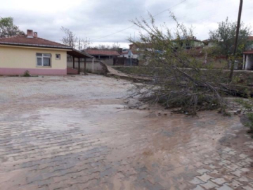 Ankara'da şiddetli yağmur hayatı olumsuz etkiledi