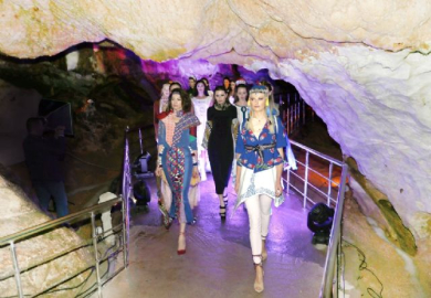 ünlü mankenler Ballıca mağarasında podyuma çıktı