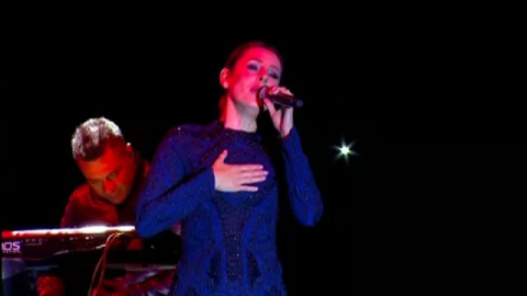 Funda Arar gençler için sahne aldı