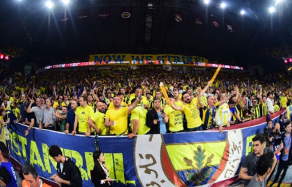 Sinan Erdem, sarı-laciverte boyandı