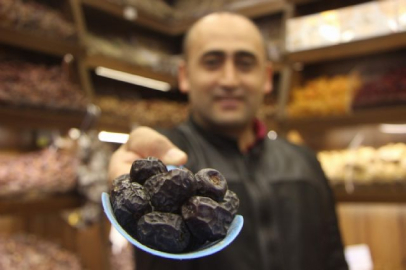 Hurma tezgahtaki yerini aldı