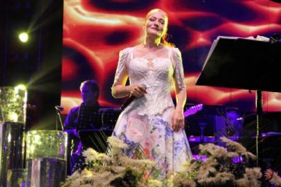 Candan Erçetin Alanya'da hayranlarıyla buluştu