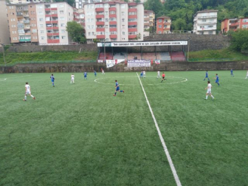 Amatör maçta ilginç hakem protestosu