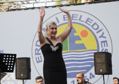 28. Türkmen Şöleni'nde Muazzez Ersoy sahne aldı