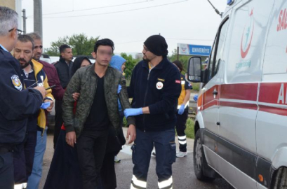 Trenle fotoğraf çekinmek isterken canlarından oluyorlardı