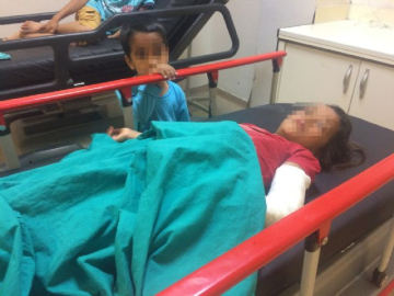 Annesine korumaya çalışan 8 yaşındaki kızını hastanelik etti