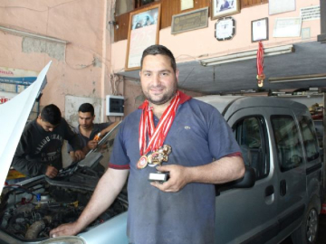 50 madalyalı şampiyon tamirci