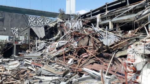 Katliamın yapıldığı Reina yıkıldı