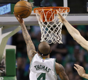 Boston son saniye basketiyle kazandı