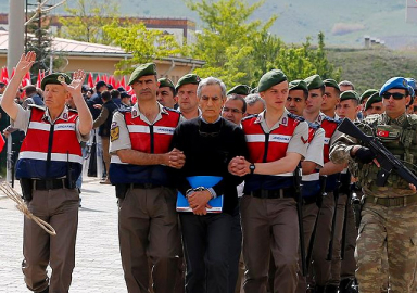 Vatandaşlardan FETÖ'cülere küfürlü tepki