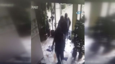 Ünlü iş adamının evine giren hırsızlar kamerada