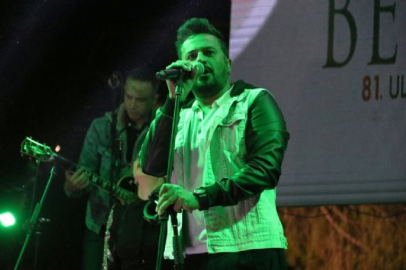 Bergama Emre Altuğ'la coştu