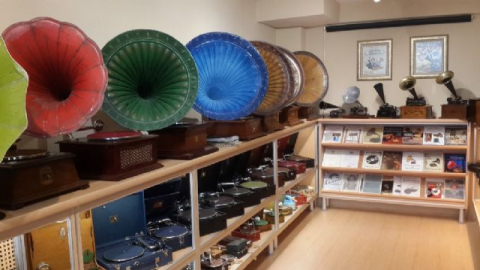 6 bin taş plak ve 135 gramofonda saklı mazi