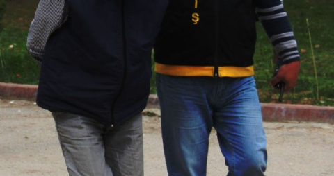 İzmir Adliyesinde 10 kişiye FETÖ gözaltısı