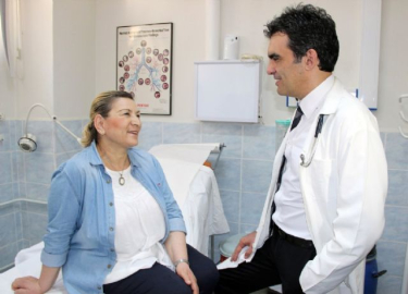 İki abisi ve babasını kanserden kaybetti, kendisi galip geldi