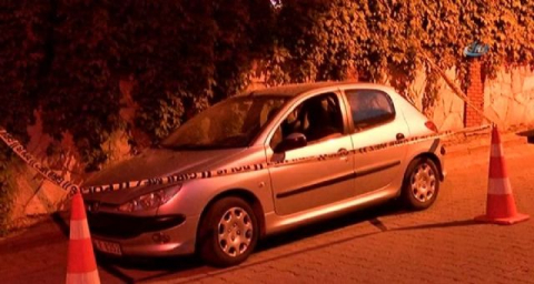 İstanbul'da otomobilde erkek cesedi bulundu