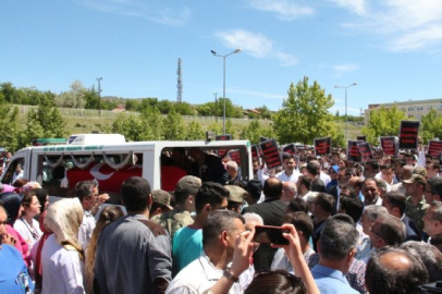 Silahlı saldırıda ölen başhekime veda