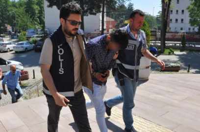 Kaza yapan hırsızlar çelik kasayı baraja attı