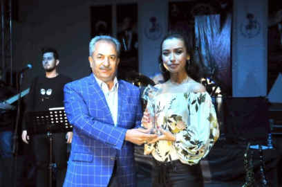 Akşehir'de Tuğba Yurt konseri