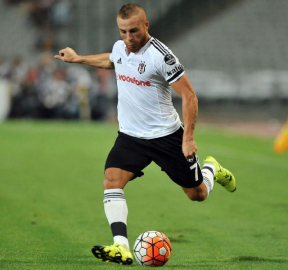 Gökhan Töre Beşiktaş'a döndü