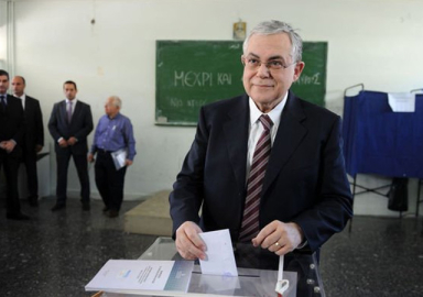 Eski Yunanistan Başbakanı Papadimos’a bombalı zarfla saldırı düzenlendi