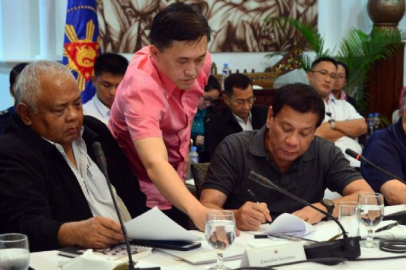 Sıkı yönetim yasasını imzaladı