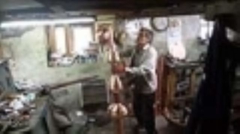 Dünyanın dört bir yanındaki camilere alem yapıyor