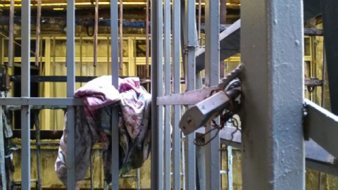 Otelin yangın merdiveni kilitliymiş