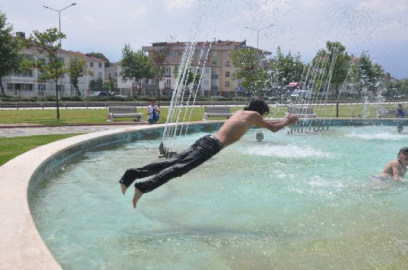 Çocuklar süs havuzlarında tehlikeye kulaç atıyor