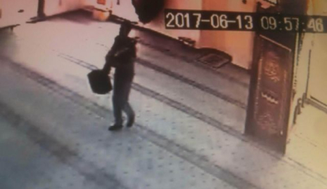 Camide bir şey bulamayınca vantilatörü çaldı