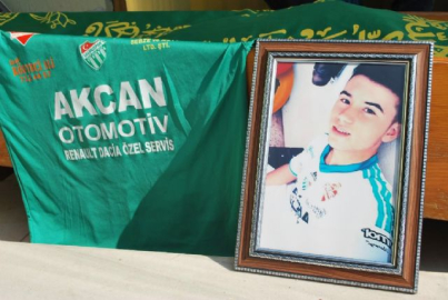 Son yolculuğuna formasıyla uğurlandı