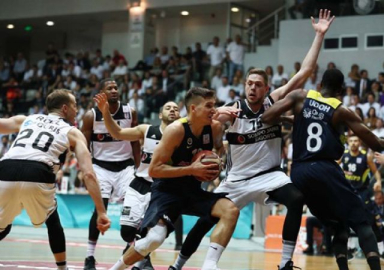 Olaylı derbi Fenerbahçe'nin