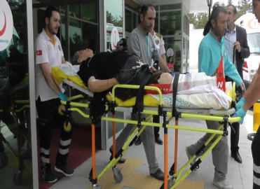 Kızını korumaya çalışan yaşlı kadını bacağından vurdular