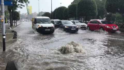 İstanbul'da bazı yolları su bastı