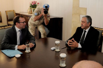 Akıncı, Eide ile bir araya geldi