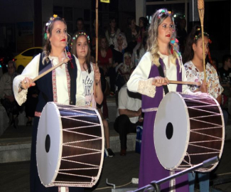 Davullar çiçek açtı