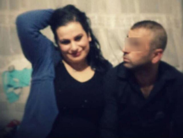 Kıskançlık krizine girip eşlerini vurdular