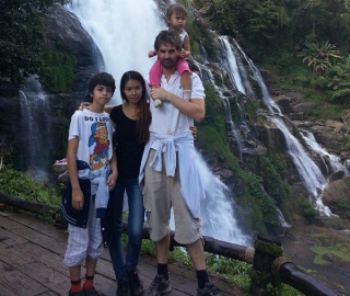 Eşine oturma izni verilmeyince Türkiye'ye geldiler