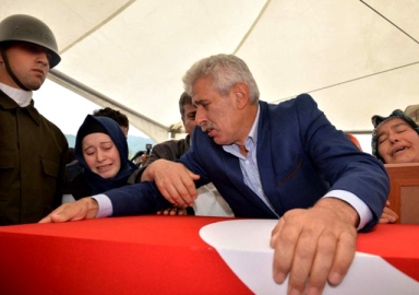Babalar Günü'nde şehit oğluna veda etti